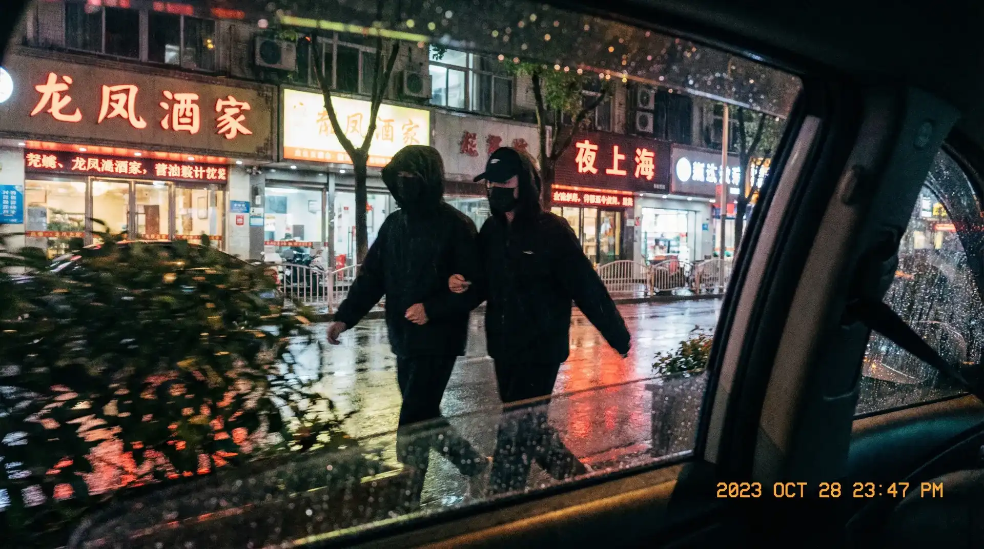 海角视频入口 - 顶流明星深夜密会现场抓拍照片